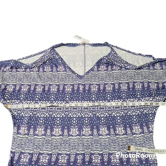 Revolve Lamade Purple And White Cold Shoulder Short‎ Slit Sleeve V-Neck Top - Picture 4 of 6